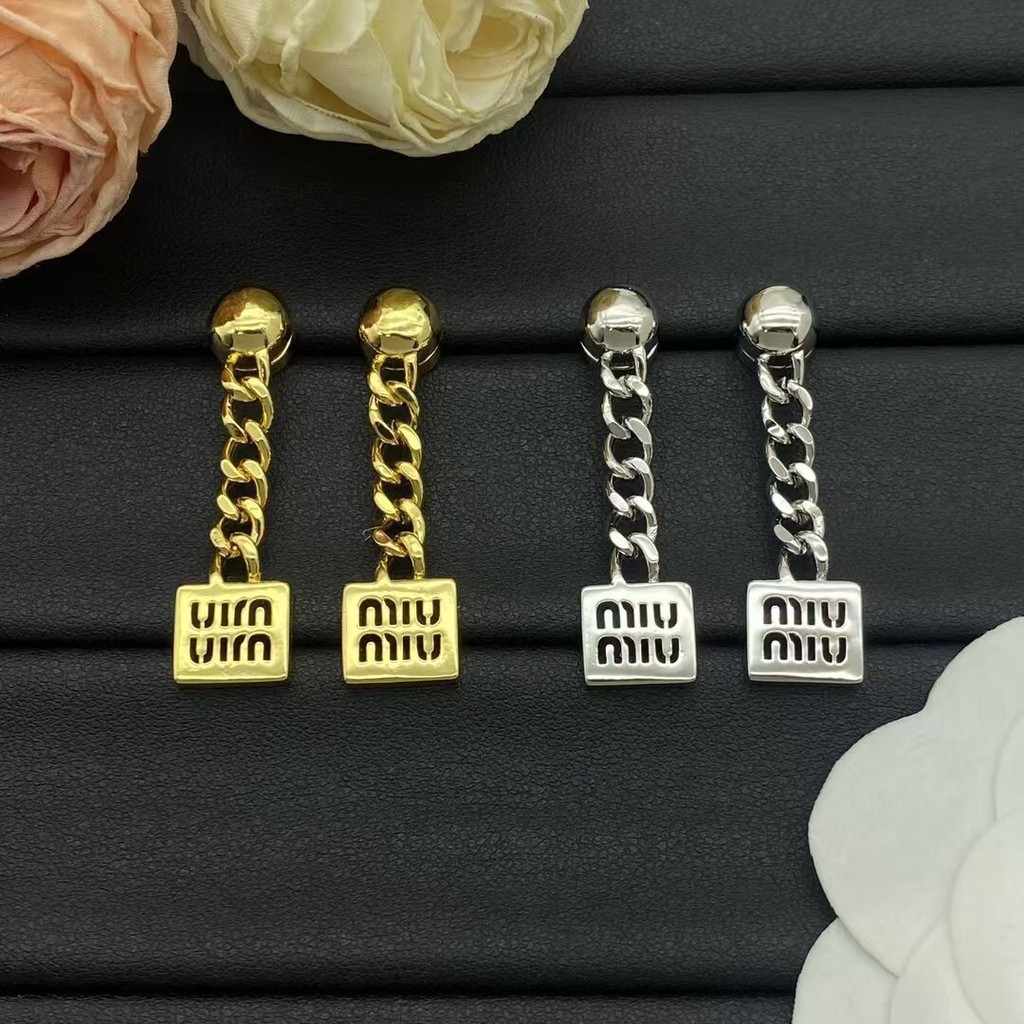 Correct Letter Museum ต่างหู Letter Glossy MIU Letter หญิง High-End ต่างหูแฟชั่นต่างหูยาว 925 เข็มเง