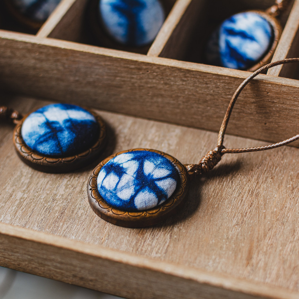 สร้อยคอมีลายน่ารักแบบ Tie-Dye จากไม้แกะสลัก-retro พร้อมการออกแบบที่ปรับได้