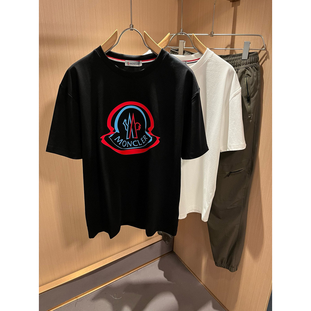 Moncler2026 Moncler 2026 คลาสสิกรอบคอแขนสั้นเสื้อยืดผู้ชายผู้หญิงสไตล์หลวมขนาดใหญ่เสื้อผ้าฤดูใบไม้ร่