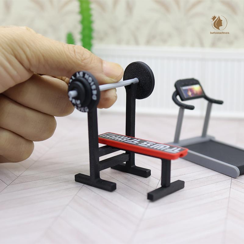 [PE] 1 ชิ้น Mini DIY บ้านตุ๊กตาลู่วิ่งตกแต่งยกน้ําหนักเตียงโกหกกด Barbell รุ่น 1:12 ตุ๊กตาอุปกรณ์ออก