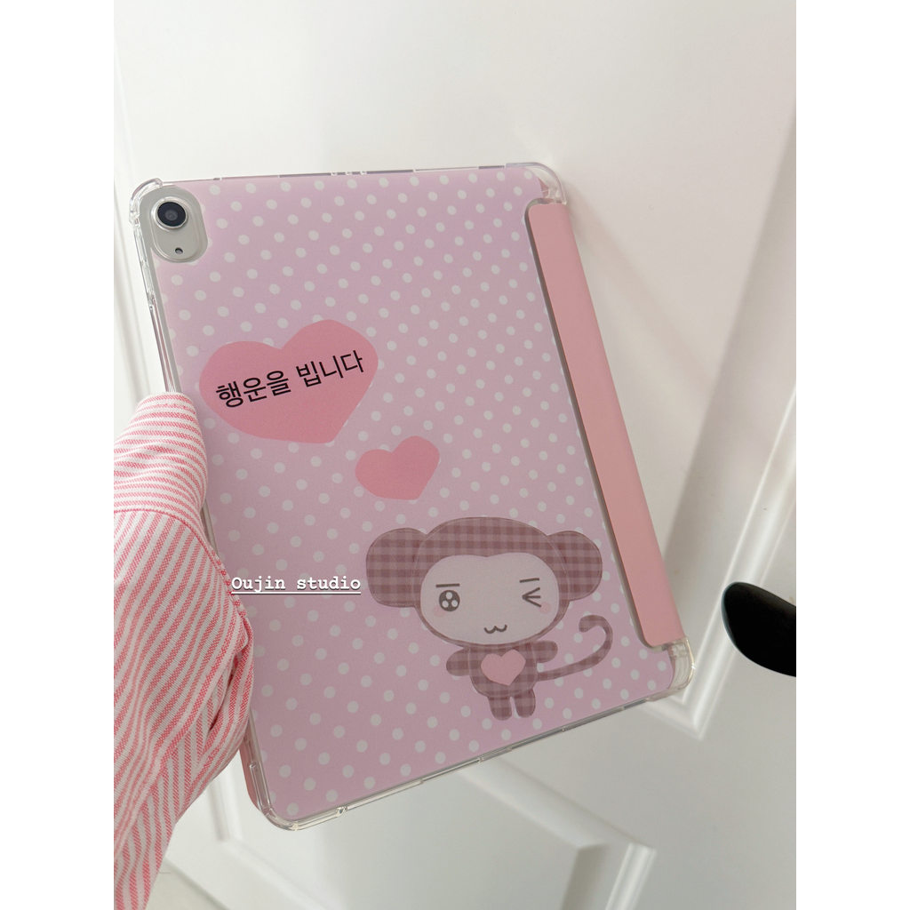 Ins สไตล์สไตล์เกาหลีนุ่มน่ารักน่ารักการ์ตูน Polka Dot ขอให้โชคดีลิง iPad Case 2026 A16/pro37cm 10th Generation 10.9/mini6 ป้องกันกรณีแท็บเล็ตคอมพิวเตอร์สาวหัวใจปากกาสล็อต