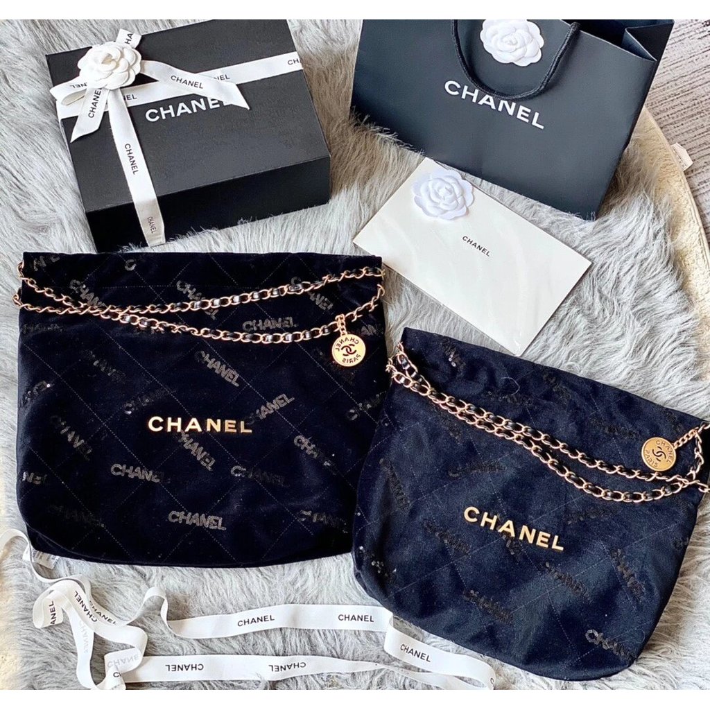 กระเป๋าช้อปปิ้ง 22BAG สไตล์เอ็กคลูซีฟ วัสดุก๊ามะหยี่และเลื่อม เพชรสีดำ ออกแบบหรูหรา มาในเวอร์ชันจำกั