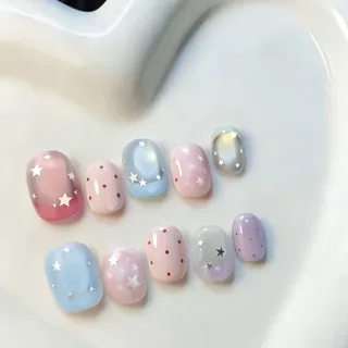 10 ชิ้นแผ่นแปะแต่งเล็บ [รอยเปื้อนแป้งดาว] สีชมพูสีฟ้าไล่โทนสีรอยเปื้อนจับคู่องค์ประกอบขาวดาวลายจุดนุ่มน่ารักสดทําเล็บที่ถอดออกได้ ดัน ประเภทเล็บปลอ