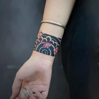 สติกเกอร์รอยสักลายเมฆมืดน่ารักสำหรับข้อมือ กันน้ำ ติดทนนาน 7 วัน