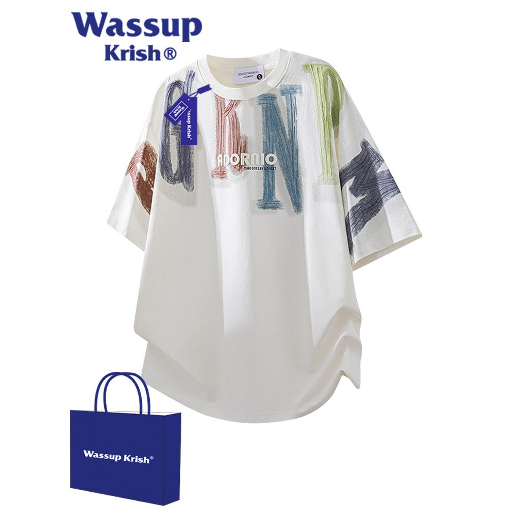 เสื้อยืดแขนสั้น male WASSUP KRISH พิมพ์กราฟฟิตি อักษรสไตล์นักเรียนฤดูร้อน
