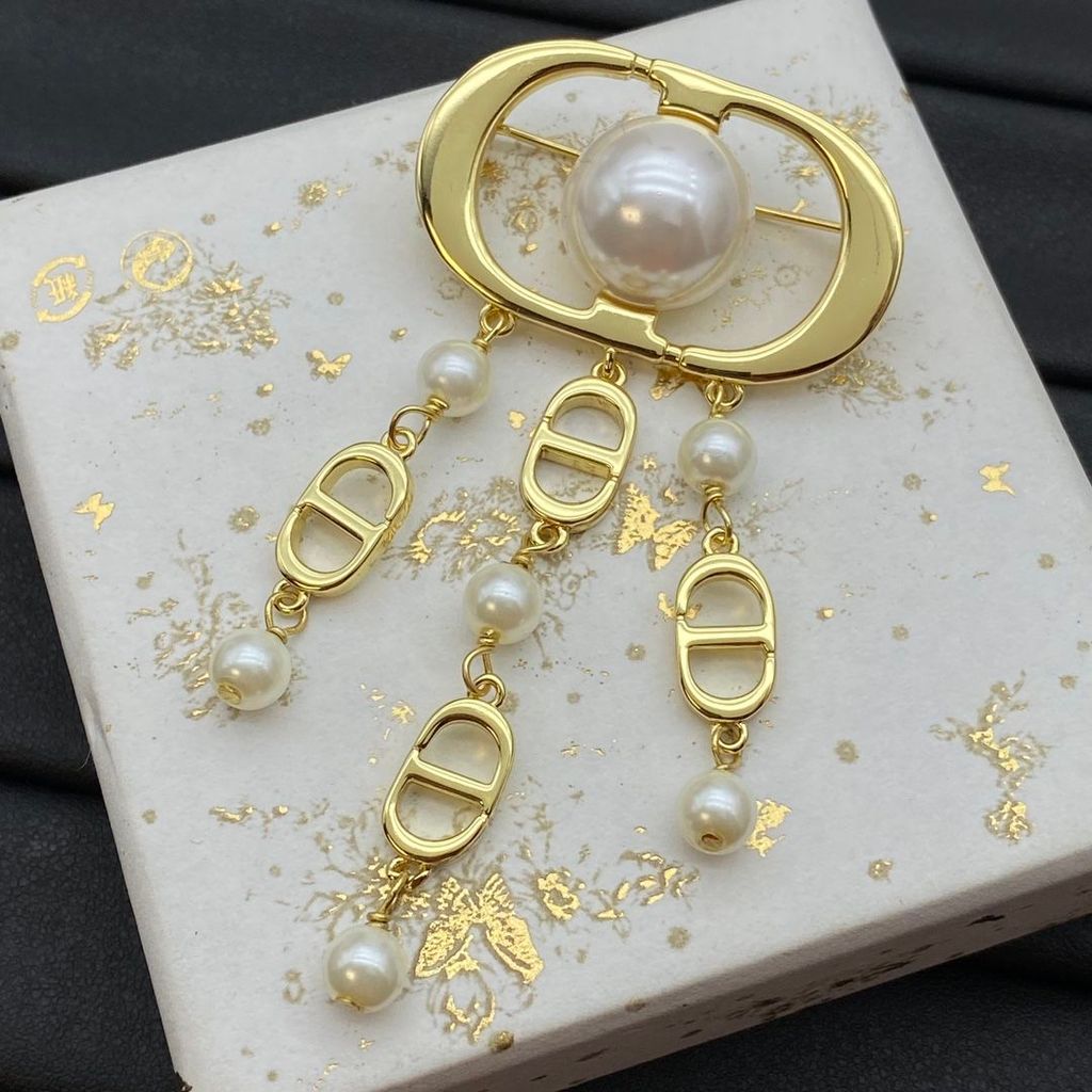 DIOR1177 ชุดสร้อยคอมือพร้อมตัวอักษร เพอร์ลใหม่ ครบเซ็ตรวมพู่เข็มกลัด