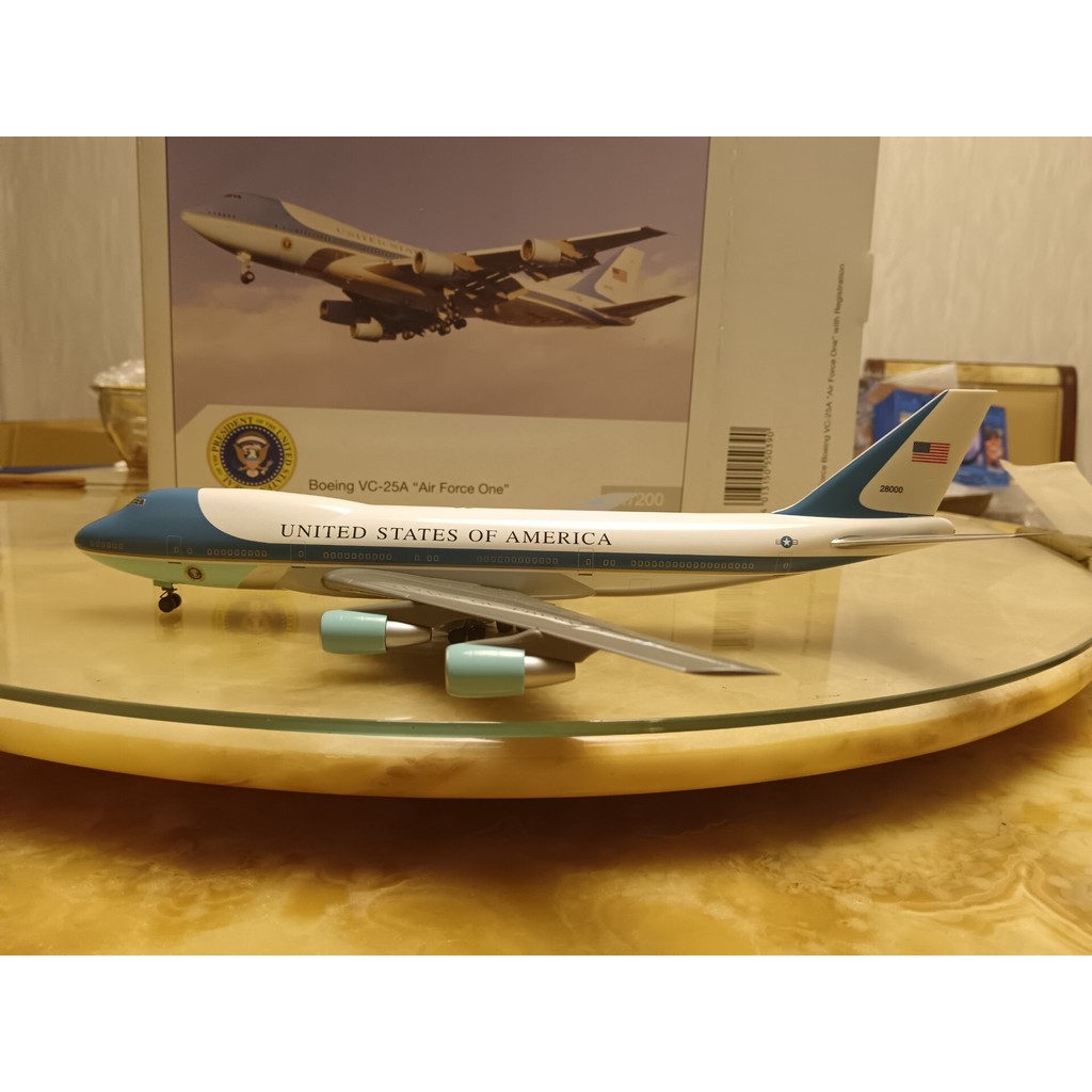 Her herpa200 Us Air Force VC-25A Classic Air Force No. 1 VC-25A ทั้งเครื่อง Status ดีมาก คุณสามารถดู