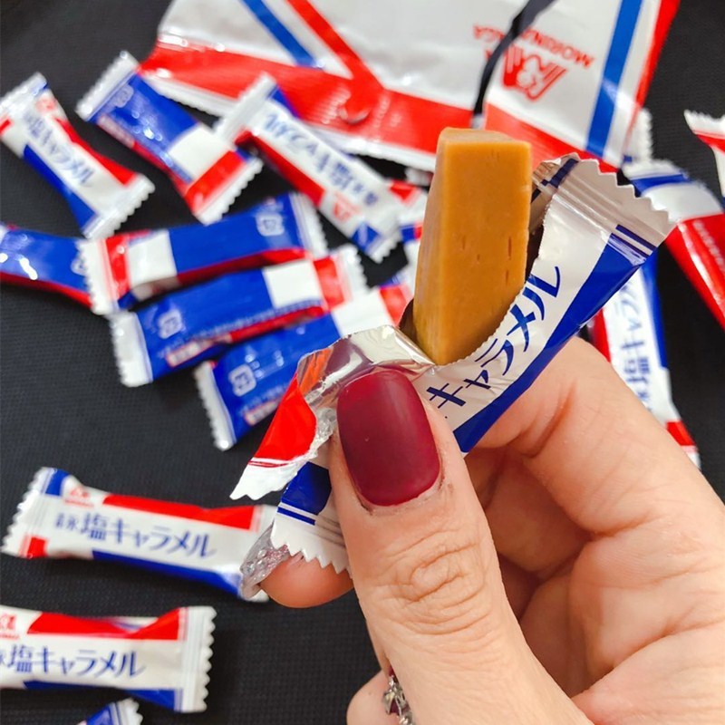 Morinaga ลูกอมนําเข้าคาราเมล Morinaga Toffee Rock Salt Toffee Milk Chocolate Wedding Candy 25126
