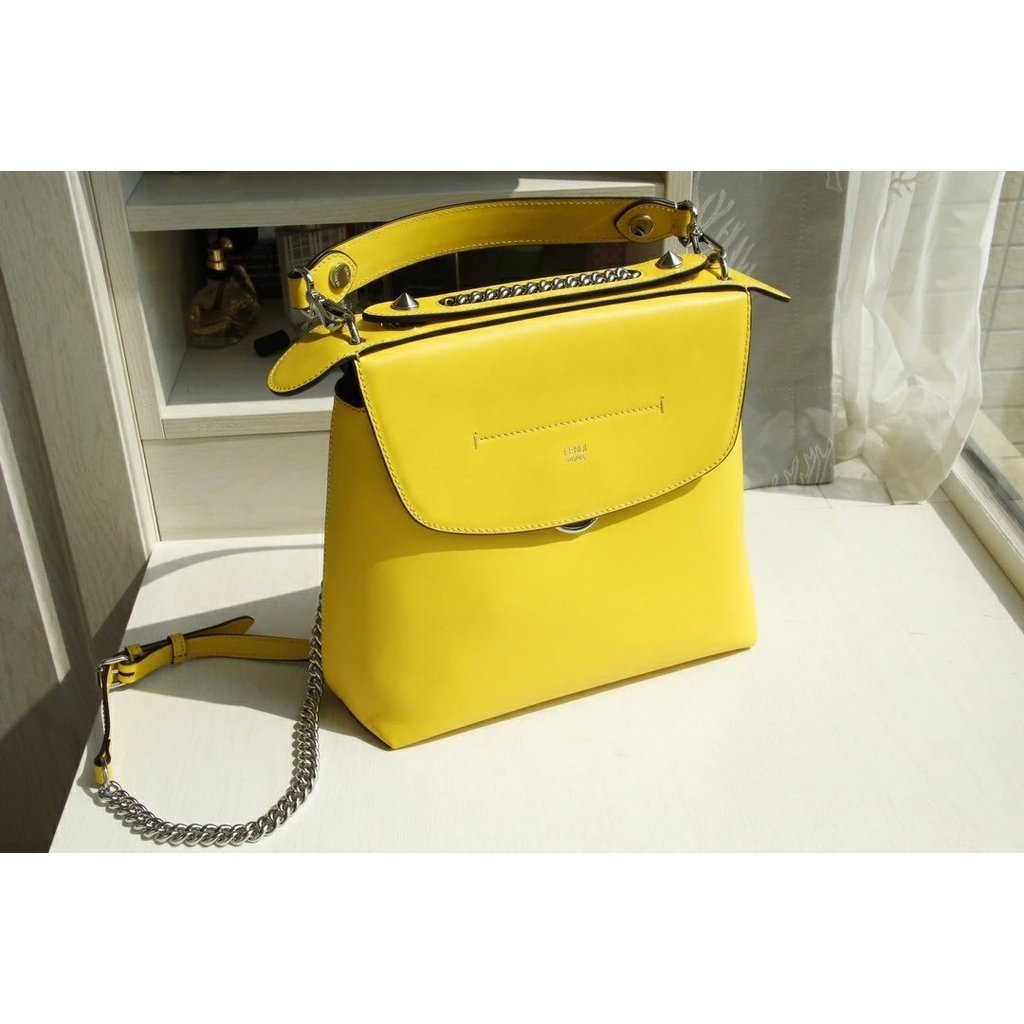 FD กลับมาเรียนด้วยกระเป๋าข้างแบบครอสบอดี ออกแบบแฟชันnable ดีไซน์สายคล้องไหล่เดียว ได้แรงบันดาลใจจาก 