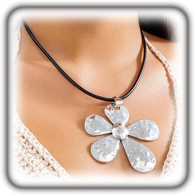FUTIMELY Chunky ดอกไม้สร้อยคอจี้, Gothic Charming Minimalist เกินจริงดอกไม้ขี้ผึ้งเชือก Choker,Aesth