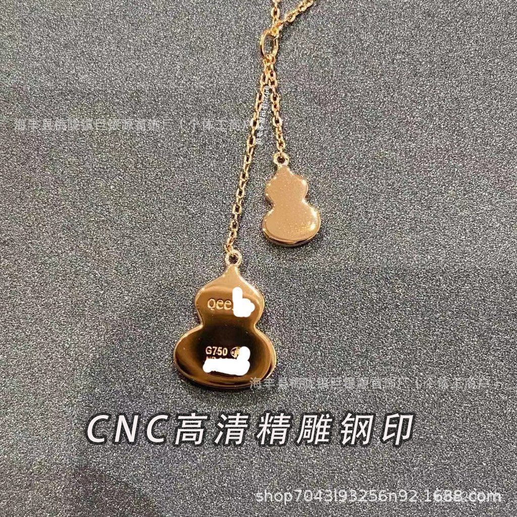 พู่ Rose Gold Gold Double Niche จี้หญิงออกแบบเดี่ยว Gourd 18K สร้อยคอ High-End ชุบ V Clavicle Chain 