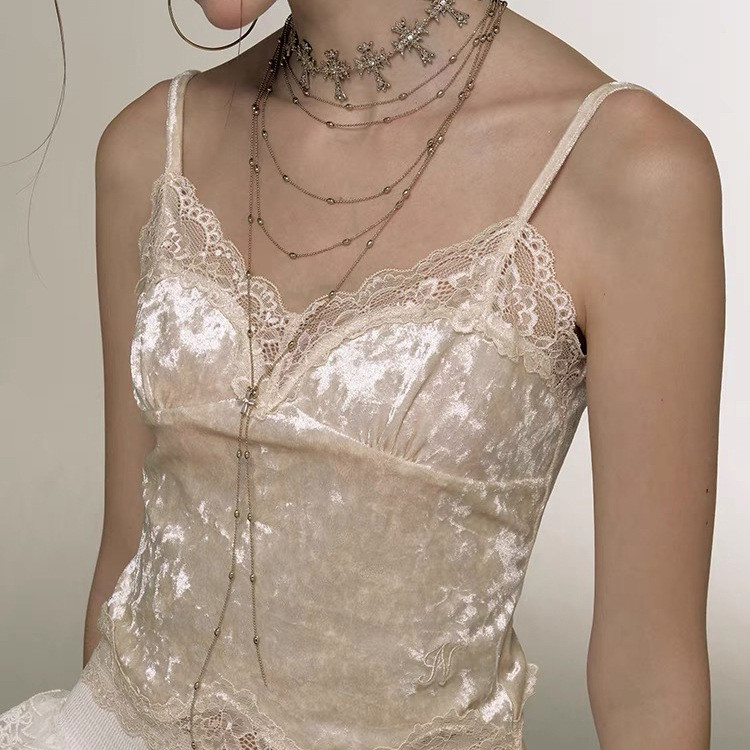 Retro Niche อารมณ์หลายชั้นซ้อนสร้อยคอ High-End หรูหราสไตล์แฟชั่น All-Match Cross จี้ vfr128.6