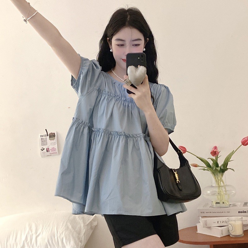 W630 เสื้อเบลาส์คอกลมแขนพองสำหรับผู้หญิงตัวใหม่นี้มีขอบระบายหลวมๆ ที่ปกปิดหน้าท้อง เหมาะสำหรับการสวมใส่ในฤดูใบไม้ร่วง
