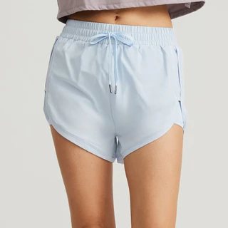AirActive Breeze Shorts กางเกงขาสั้นออกกำลังกายผู้หญิงสำหรับฤดูร้อน ดีไซน์สองชั้น แห้งไว ระบายอากาศ กันโป๊ มีกระเป๋าด้านใน กางเกงออกกำลังกายและวิ่ง