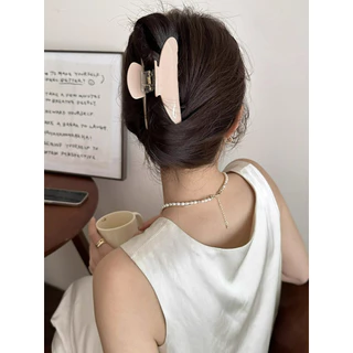 กิ๊บรัดผมขนาด 10.5 cm สีช็อคโกแลตน้ำตาล พร้อมให้เลือกถึง 6 สี สำหรับผู้หญิง
