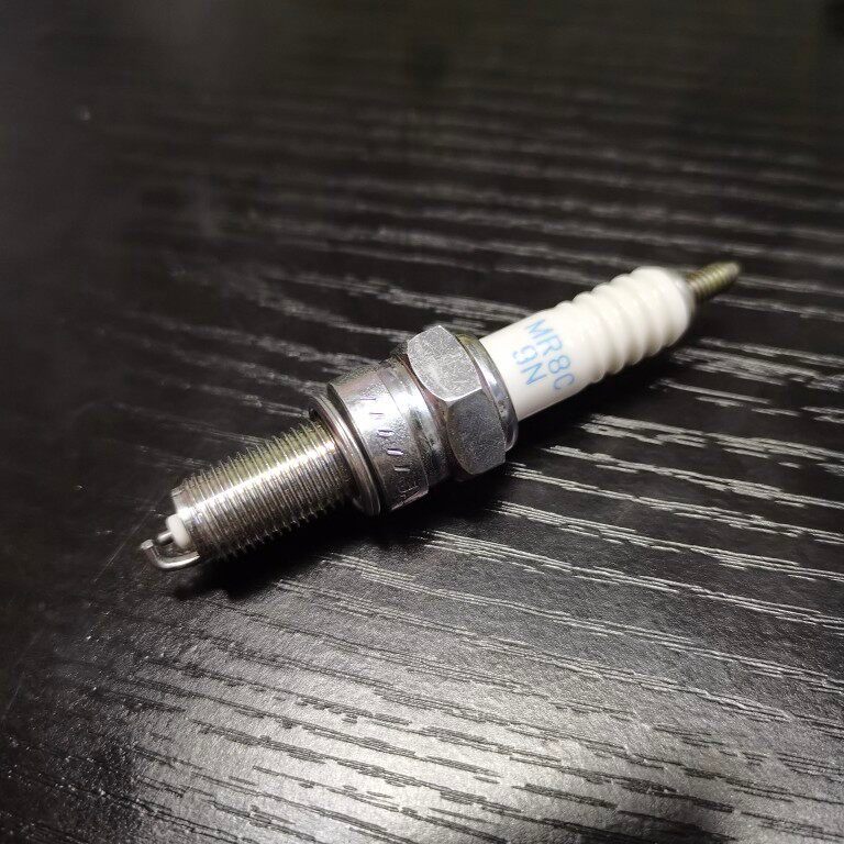 เหมาะสําหรับ Spring Breeze NK650 NK400 TR650 MT 650 NGK Spark Plug CX700 Guest