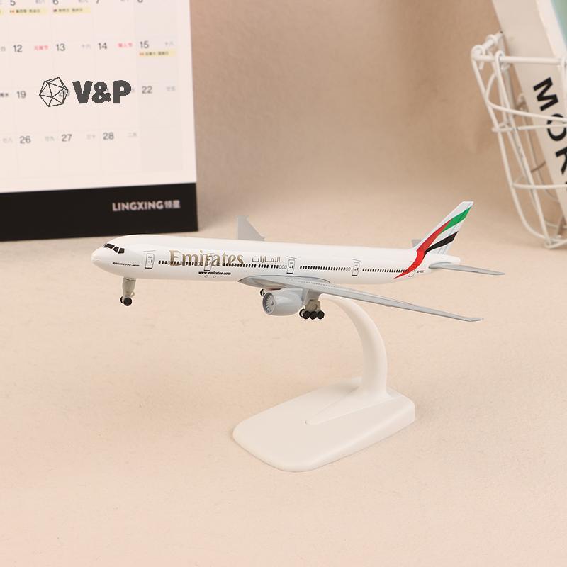 V & P 20 ซม.B777 UAE Emirates Airline Boeing 777 เครื่องบินรุ่น Die-casting โลหะผสมเครื่องบินโลหะ La