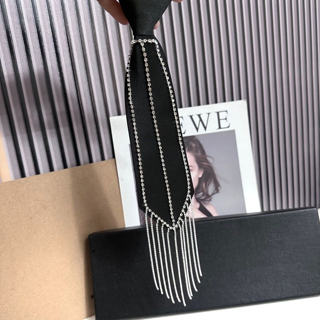 เครื่องประดับเคาน์เตอร์คอที่ออกแบบมาเพื่อเต้นรำ ตกแต่งด้วยคริสตัล JCK สไตล์เฉพาะตัว อุปกรณ์เสริมสำหร