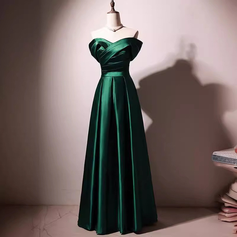 Off-the-shoulder green evening gown, vocal teacher's dress, elegant host's satin long dress
