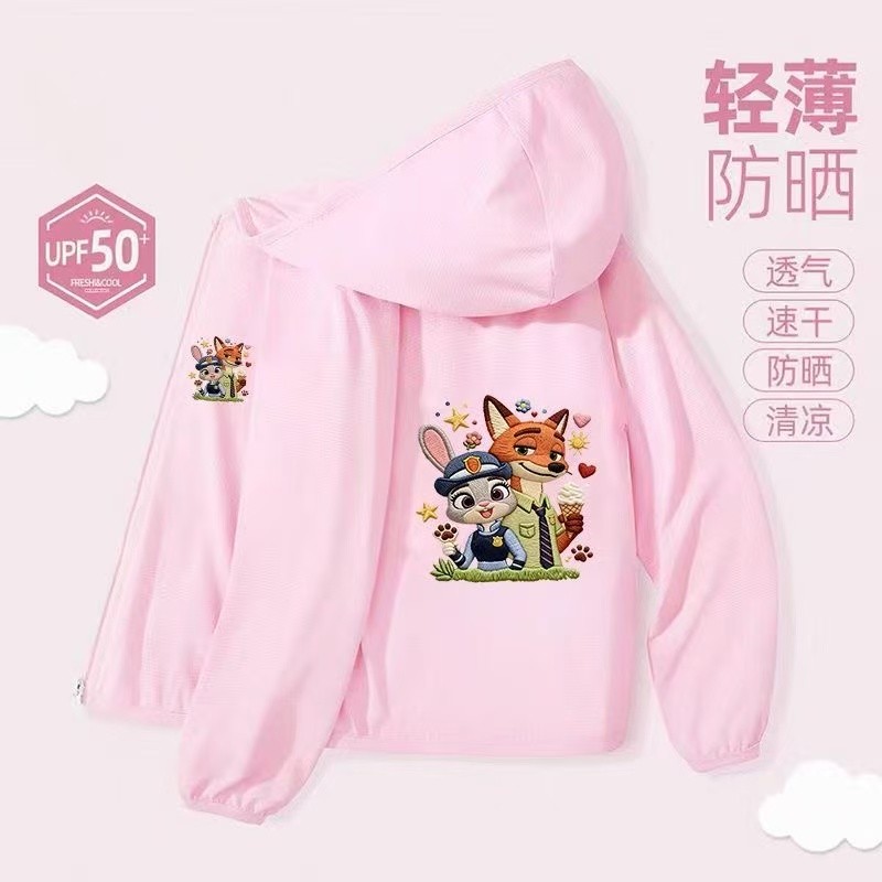 ฤดูร้อนสินค้าใหม่สาวแจ็คเก็ตป้องกันแสงแดดเด็กแจ็คเก็ตบางสาวเสื้อผ้าป้องกันแสงแดด2026ฤดูร้อนสไตล์ใหม่การ์ตูนบ้าสัตว์เมืองจูดี้นิคคลุมด้วยผ้าด้านบนเหมาะสําหรับหญิง3-14ปีเด็กกันแด