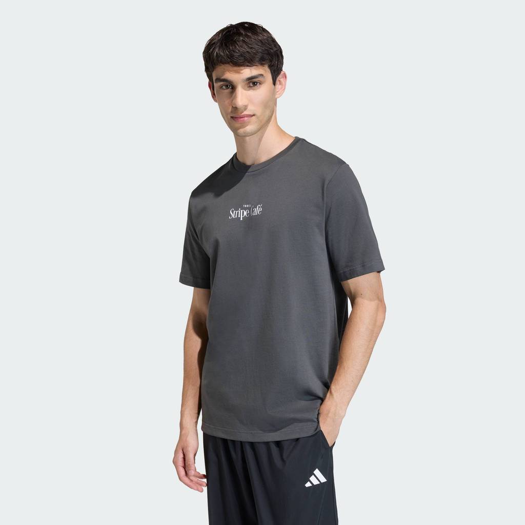 adidas ไลฟ์สไตล์ เสื้อยืดพิมพ์ลาย COFFEE CAFE DONUT BOX ผู้ชาย สีเทา KB2502