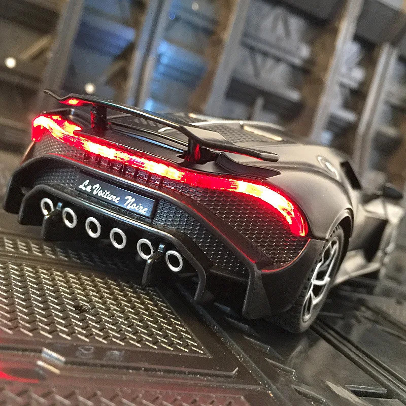 1:32 Bugatti La Voiture Noire รถสปอร์ตโลหะผสม Diecast จําลองโลหะรุ่นเสียงและแสงดึงกลับของเล่นคอลเลกช