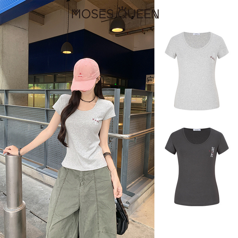 MOSESQUEEN เสื้อยืดแขนสั้นพิมพ์ลาย ดีไซน์ทรงตรงสําหรับฤดูร้อน สลิมมิ่ง และจับจีบ ใช้งานได้หลากหลายสไตล์คอยู #63692