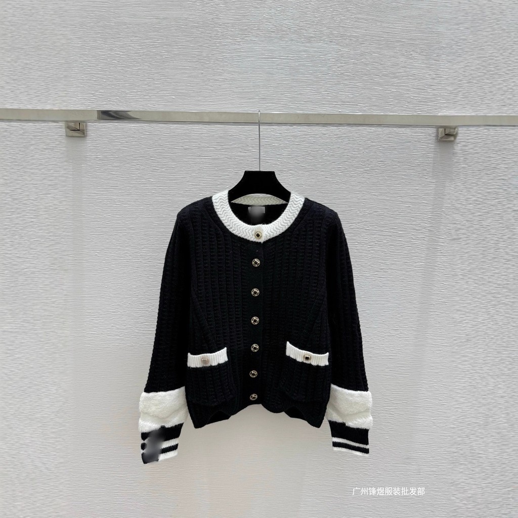 OPRO CHA# 25Early Autumn New CC Contrast Color Round Neck Long Sleeve Knitted Cardigan Tops for Wome