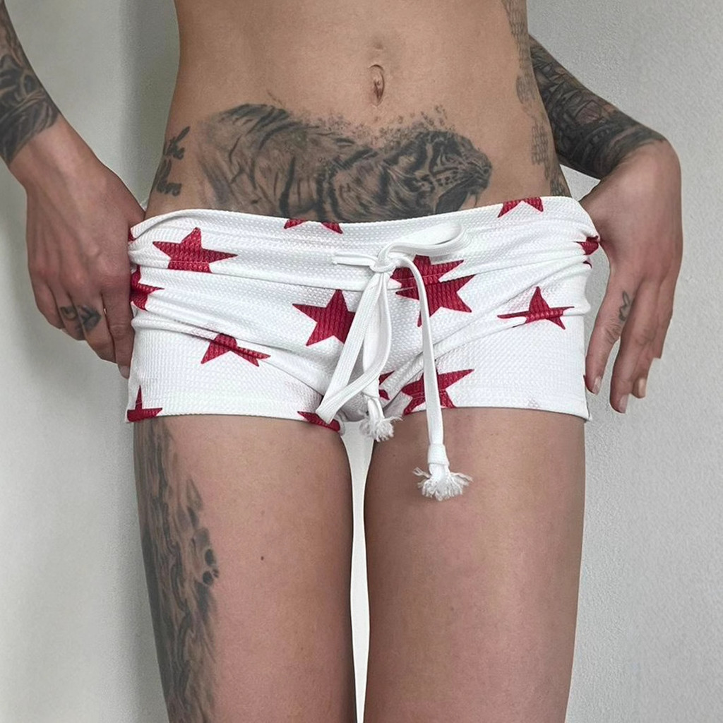 Love Buwang Street กางเกงขาสั้นสไตล์ทหารเรือ ออกแบบให้มีเอวสูงและเข้ารูป ยกระดับสรีระสะโพกได้อย่างดี