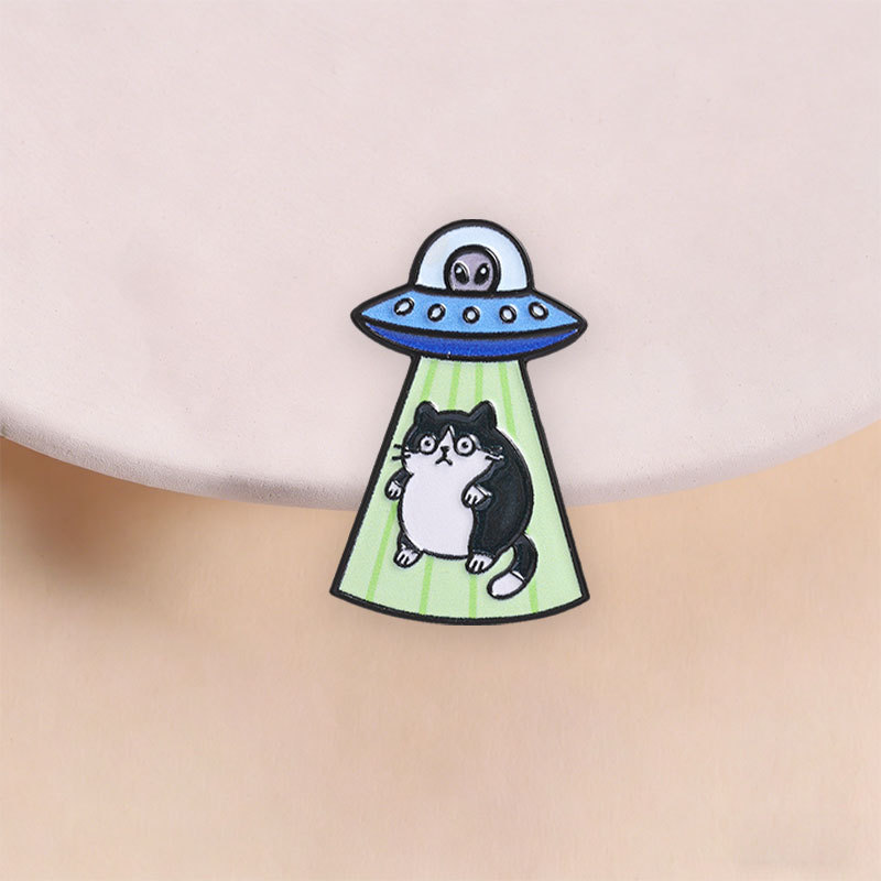 ตลก Alien Abdtruction Cat เคลือบ Badge การ์ตูน UFO ยานอวกาศเข็มกลัด Sci-Fi Meme Pin อุปกรณ์เสริมที่ไม่ซ้ํากันสําหรับกระเป๋าเป้สะพายหลังหมวก