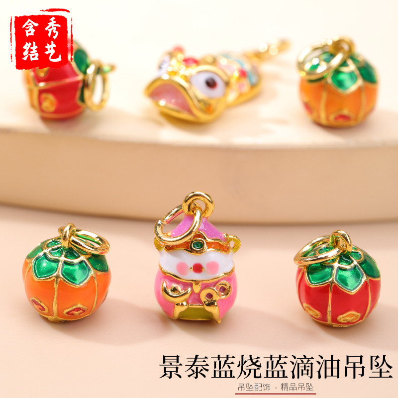 Cloisonne คั่วสีฟ้าหยดน้ํามันเทพเจ้าแห่งความมั่งคั่งลูกพลับ Ruyi จี้ DIY สร้อยคอสร้อยข้อมืออุปกรณ์เสริมรอบลูกปัดเครื่องประดับ QUNA
