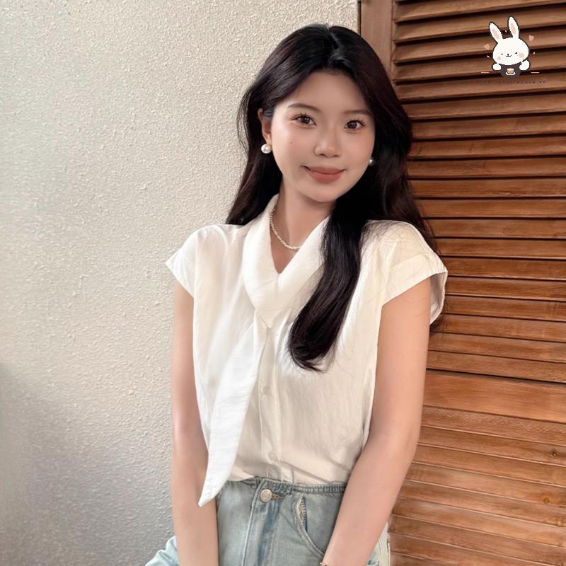 [Teh] สไตล์ฝรั่งเศสไหลคอปกด้านบนสีขาวหวานสําหรับผู้หญิงฤดูร้อนใหม่การออกแบบเฉพาะเสื้อลําลองหลวม [VN]