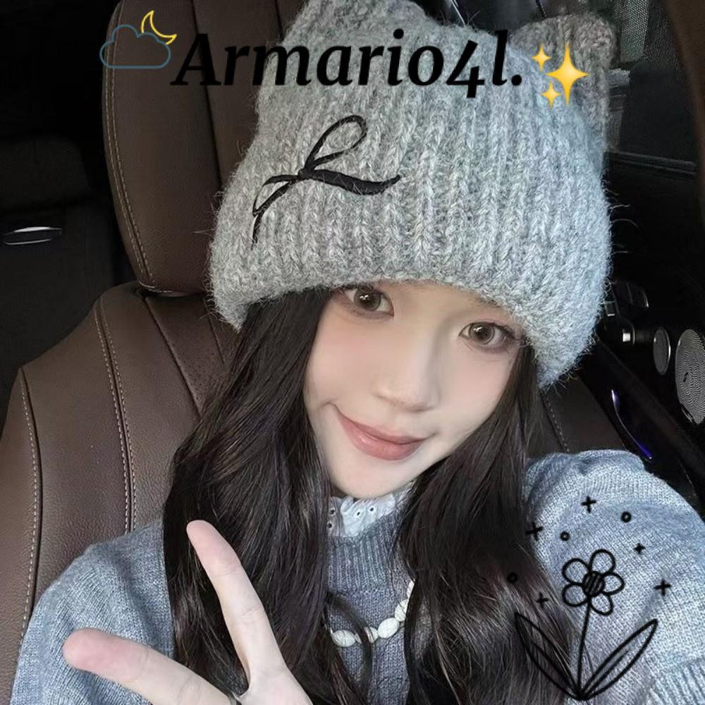 หมวกบีนนี่อาร์มาริโอ ถักจากผ้าขนสัตว์กันลม ออกแบบหูแมวในโทนสีเข้ม เหมาะสำหรับฤดูหนาว