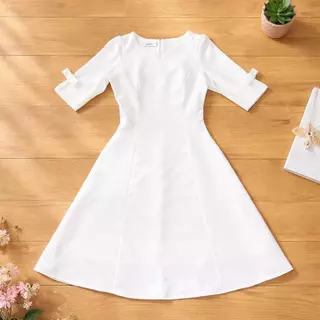 (KP28) Emily Dress - เดรสคอกลมแขน3ส่วน มีดีเทลโบว์น่ารักตรงแขน *มีกระเป๋า ยาว40นิ้ว ผ้าSnowCandy