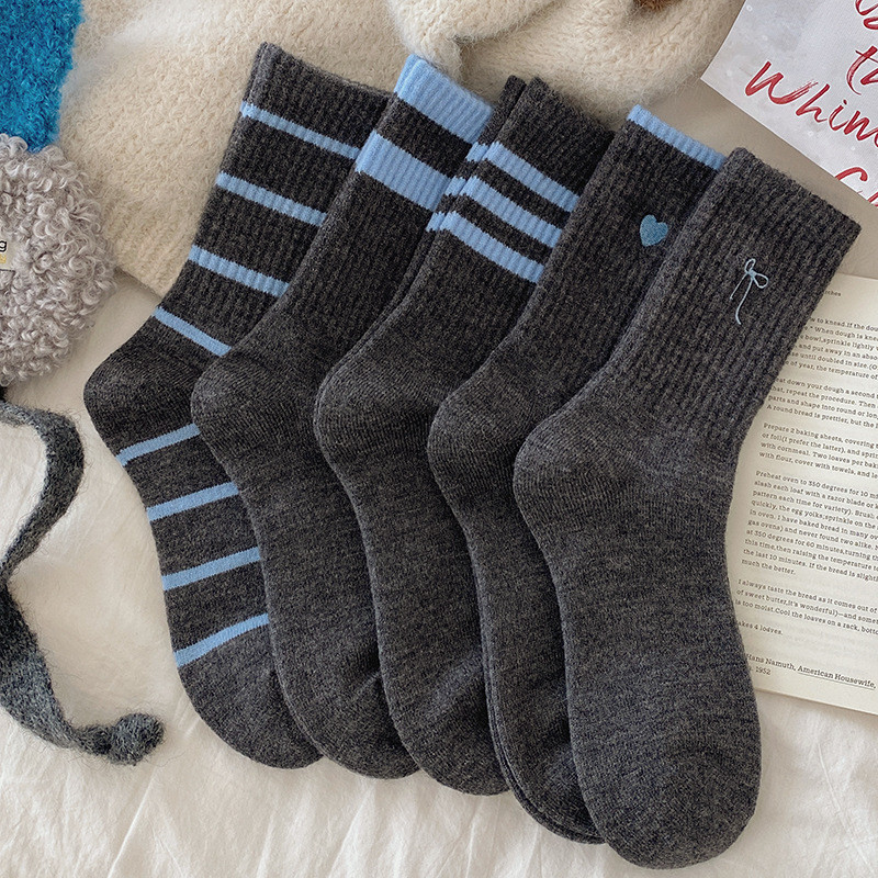 ฤดูหนาวสีเทาสีฟ้าชุดปักโบว์ลายขนแกะหนาอบอุ่นฉันถุงเท้าผู้หญิง