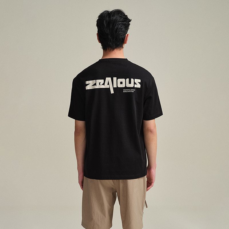 HLA x ZOLA เสื้อยืดผู้ชายแขนสั้นแบบวงคอดีไซน์