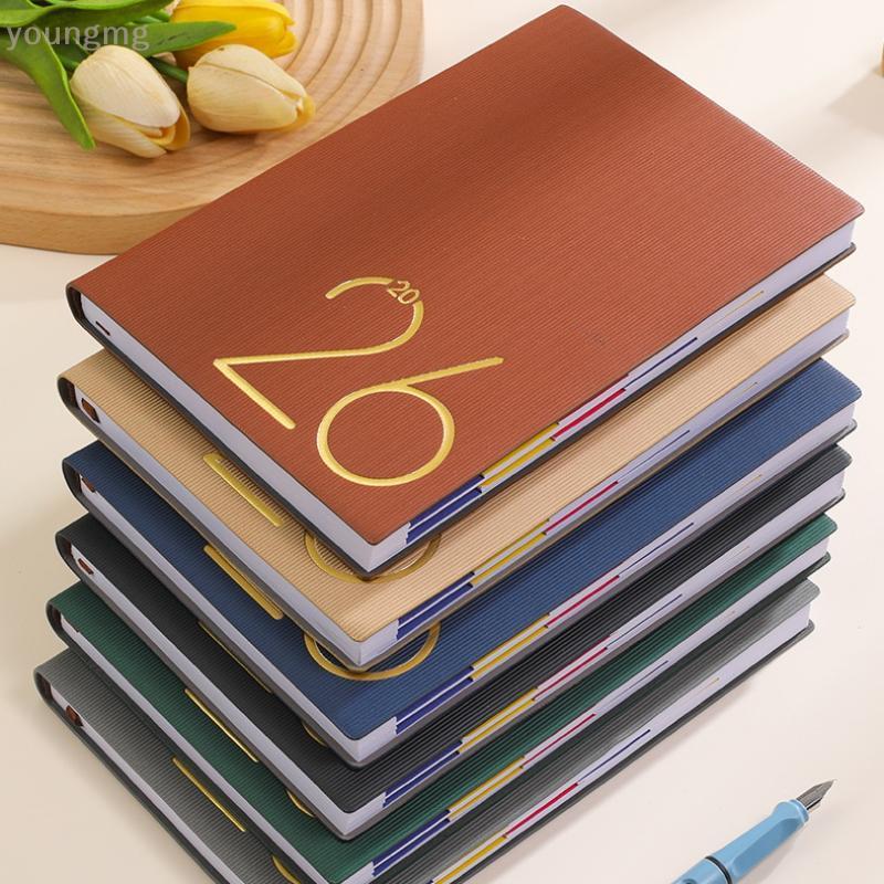 [YG] 1 ชิ้น 12 เดือนทนต่อการสึกหรอ 365 วันประสิทธิภาพโน๊ตบุ๊คพร้อมที่คั่นกระดาษหนาภาษาอังกฤษ 2026 ตา