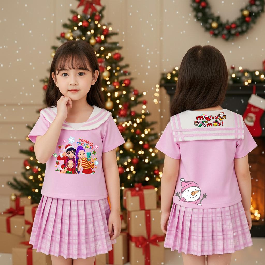 ชุดเซ็ทเด็กผู้หญิง สกรีนลายคริสต์มาส kpop demon hunter  เสื้อปกทหารเรือ กระโปรงอัดพลีท - รูปที่ 3