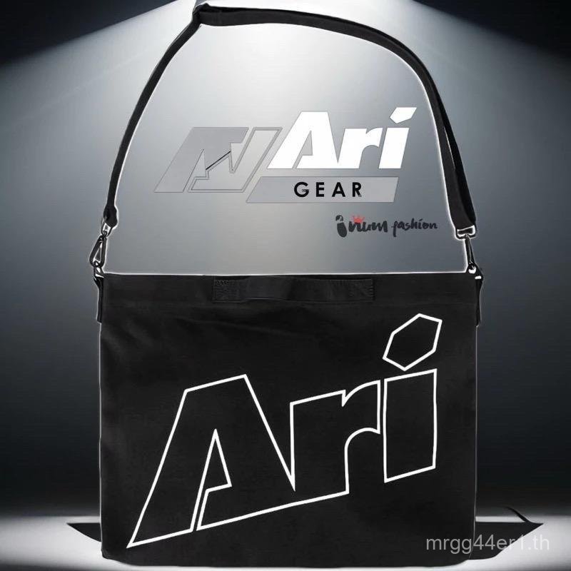 กระเป๋าสะพาย ARI กระเป๋าสะพาย ARI สีดํา - สีดํา ของแท้