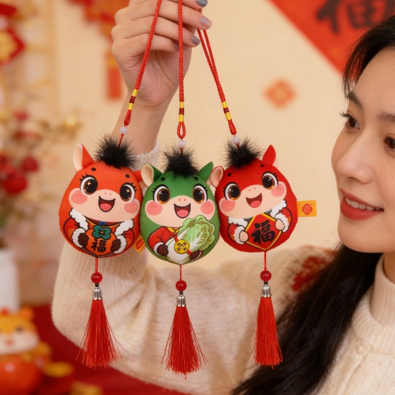 [จัดส่ง 3-5 วัน]1/5 ชิ้น - เครื่องรางม้าตุ๊กตาน่ารัก | 5 มีชีวิตชีวา สี แดง ส้ม เขียว เหลือง ชมพู | PP Cotton Filled สําหรับรถยนต์และตกแต่งบ้าน | ของขวัญปีมะเมีย - รูปที่ 3