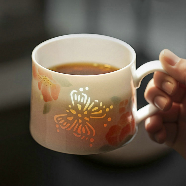 Jingdezhen Linglong เซรามิคผีเสื้อ Love ดอกไม้ถ้วยกาแฟจานรองชุด Underglaze สี Linglong ถ้วยกาแฟเซราม