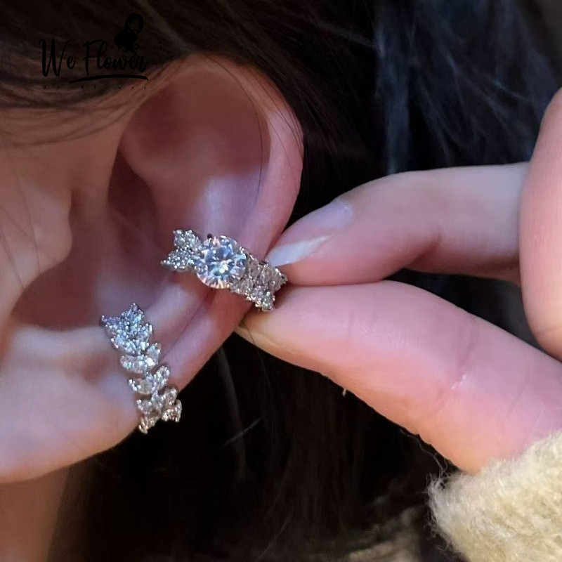 We Flower ต่างหูเงินแท้ S925 กับคริสตัลข้าวสาลีส่องแสง แบบ Non-Pierced สำหรับผู้หญิง พร้อมสร้อยข้อมือสไตล์หรูหรา