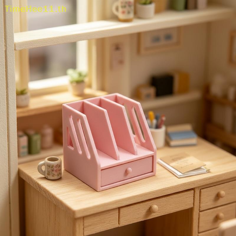 TimeHee 112 Dollhouse Desktop แฟ้มตะกร้า 1 ชิ้น Mini Storage Organizer ตารางอุปกรณ์เสริมสําหรับสํานักงานจําลอง Study Room TH