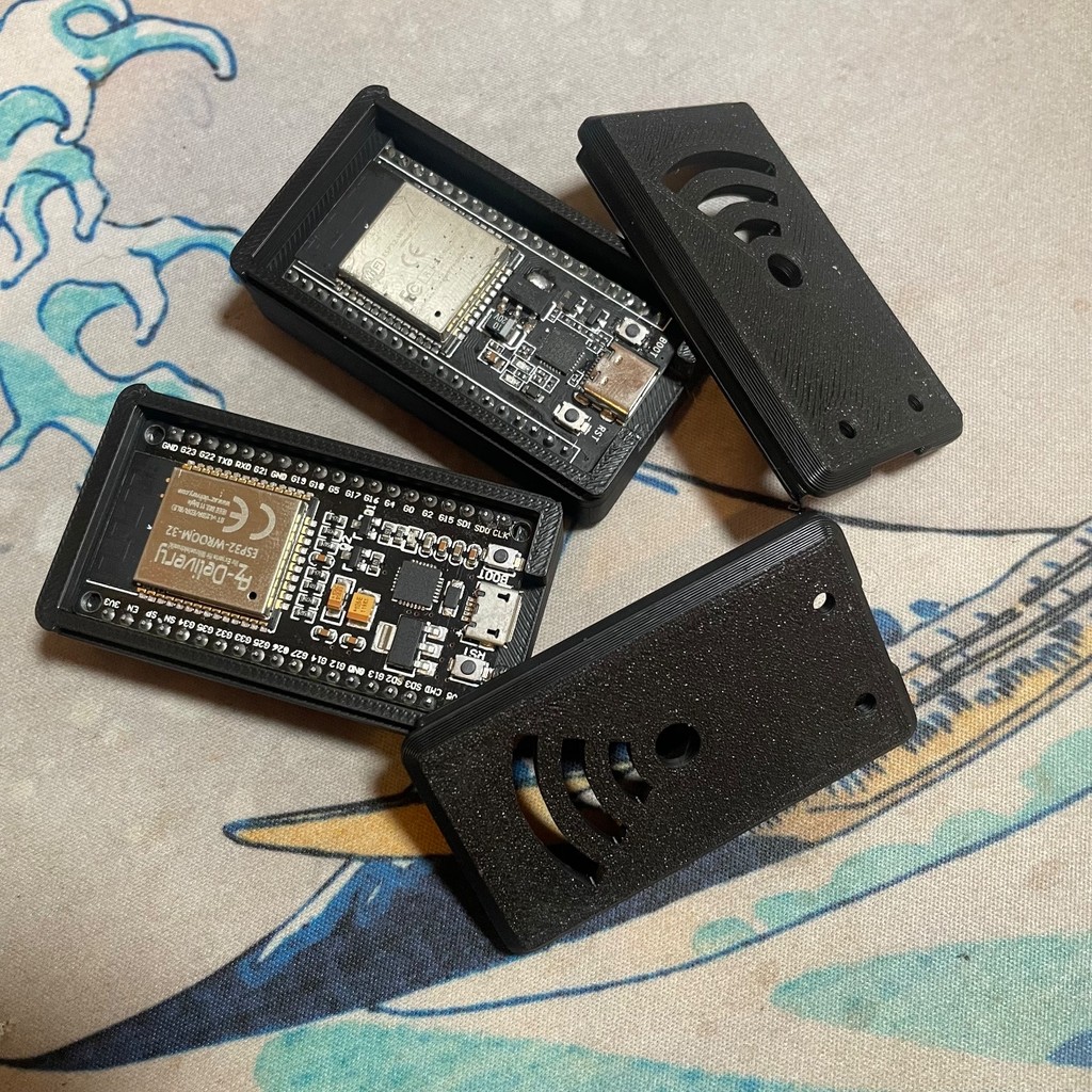 T48 - ESP32-S กล่องป้องกันติดผนังตั้งโต๊ะ