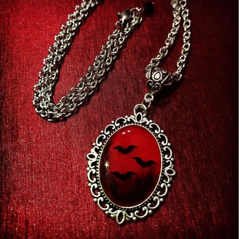 [คําแนะนําร้านค้า] Gothic Blood and Bat Decola Inspiration Resin Necklace Pendant Necklace 12.16