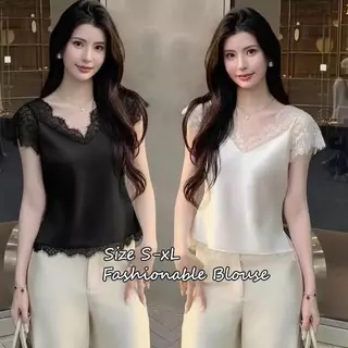MIMI&DIDI#เสื้อสายเดี่ยวผ้าซาติน ดีไซน์คอวีเล็กแต่งขอบลูกไม้บาง เพิ่มความละมุนและความหวานในลุค#99296