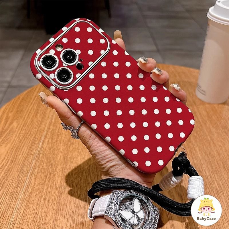 เคสไอโฟน17 สำหรับ iPhone 13 16 11 17 15 12 14 Pro Max air 15 16 7 8 Plus XR X XS Max แฟชั่นปกสร้อยข้อมือลายจุดสีแดงหวาน