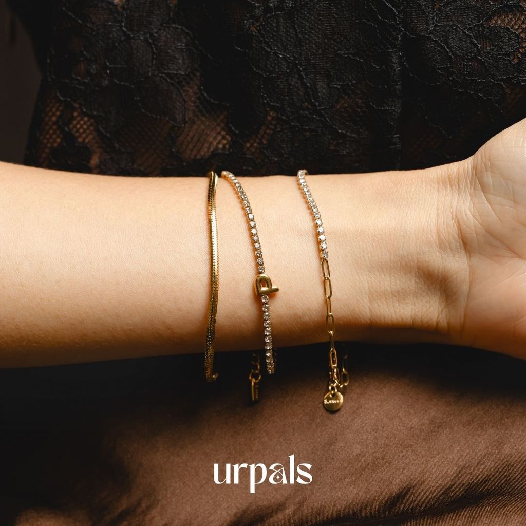 URPALS สร้อยข้อมือ พร้อมจี้ตัวอักษร Stainless ชุบทอง 18K สุดหรู ฝังเพชร CZ แพ้ง่ายใส่ได้