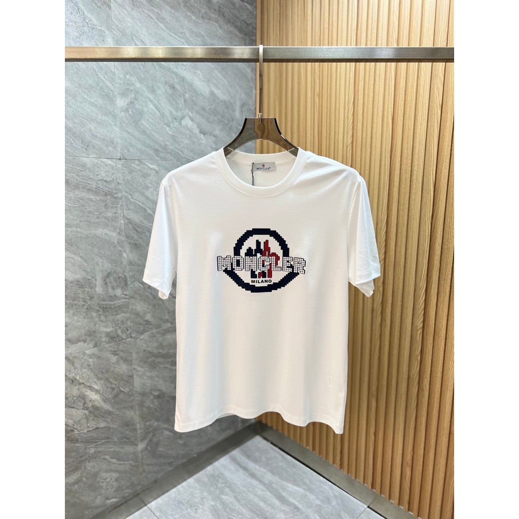 Moncler2026 Moncler 2026 เสื้อยืดแขนสั้นคอกลมสไตล์คู่ผู้ชายการออกแบบความรู้สึกรอบคอ Slim-Fit Casual 