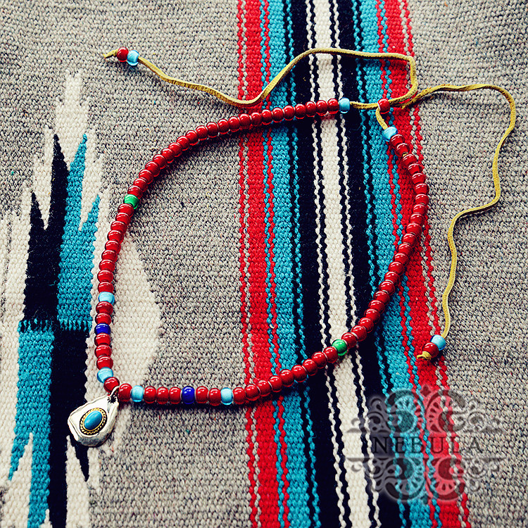 Ami สีกากีอเมริกันย้อนยุค Indianajo Navajo Navajo ทําด้วยมือภาษาเช็คคําแก้วลูกปัด Takahashi สร้อยคออ